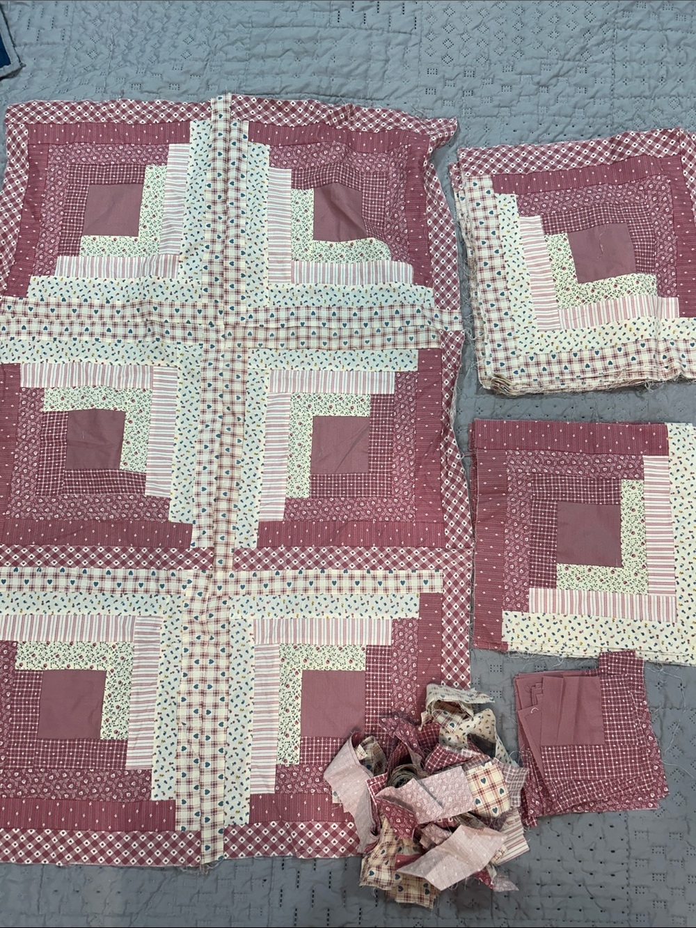 Quilted Log Cabin Patchwork Bedding Set in Dusty Rose